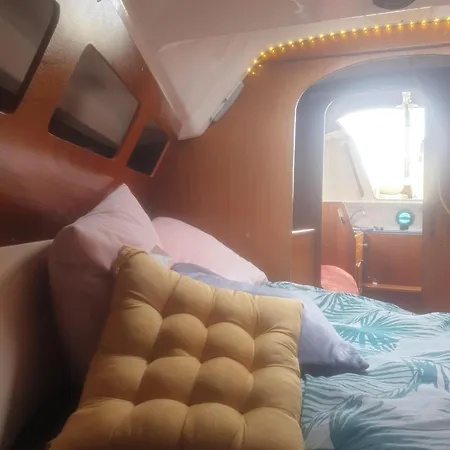 ספינת מלון Sailboat Yacht Libertad